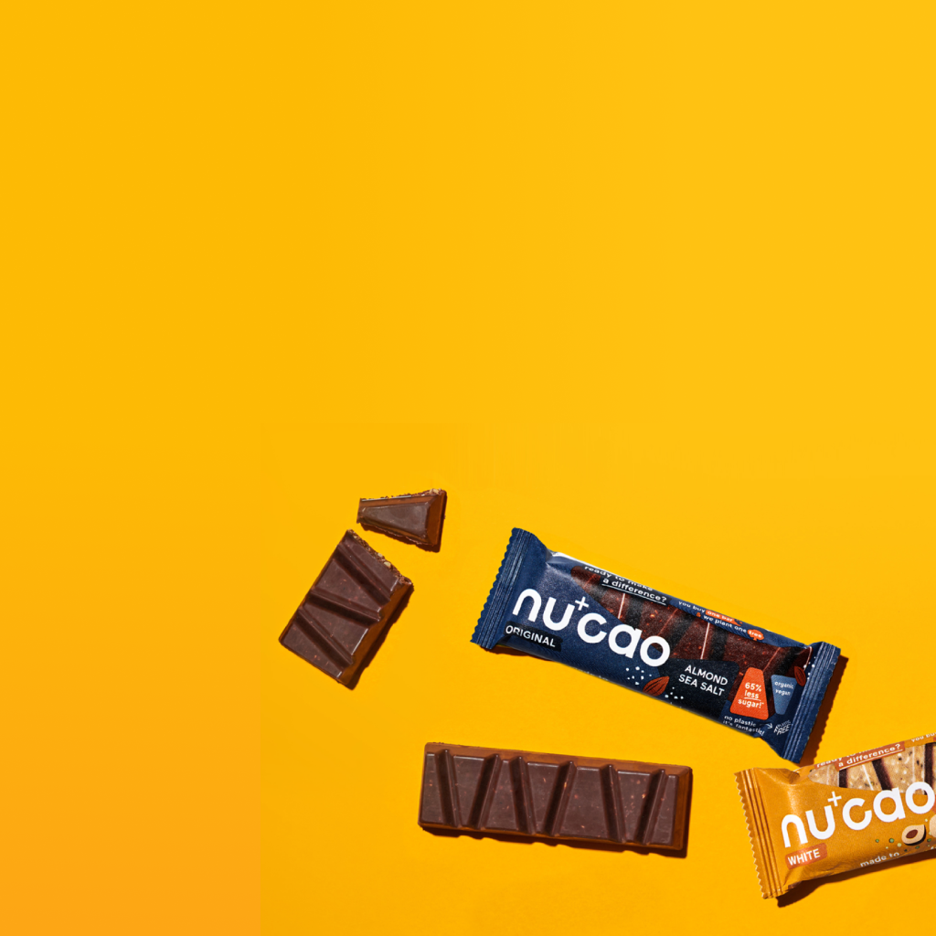the nu company - nucao Schokoriegel Sorten Almond Sea Salt und Crunchy Nougat.